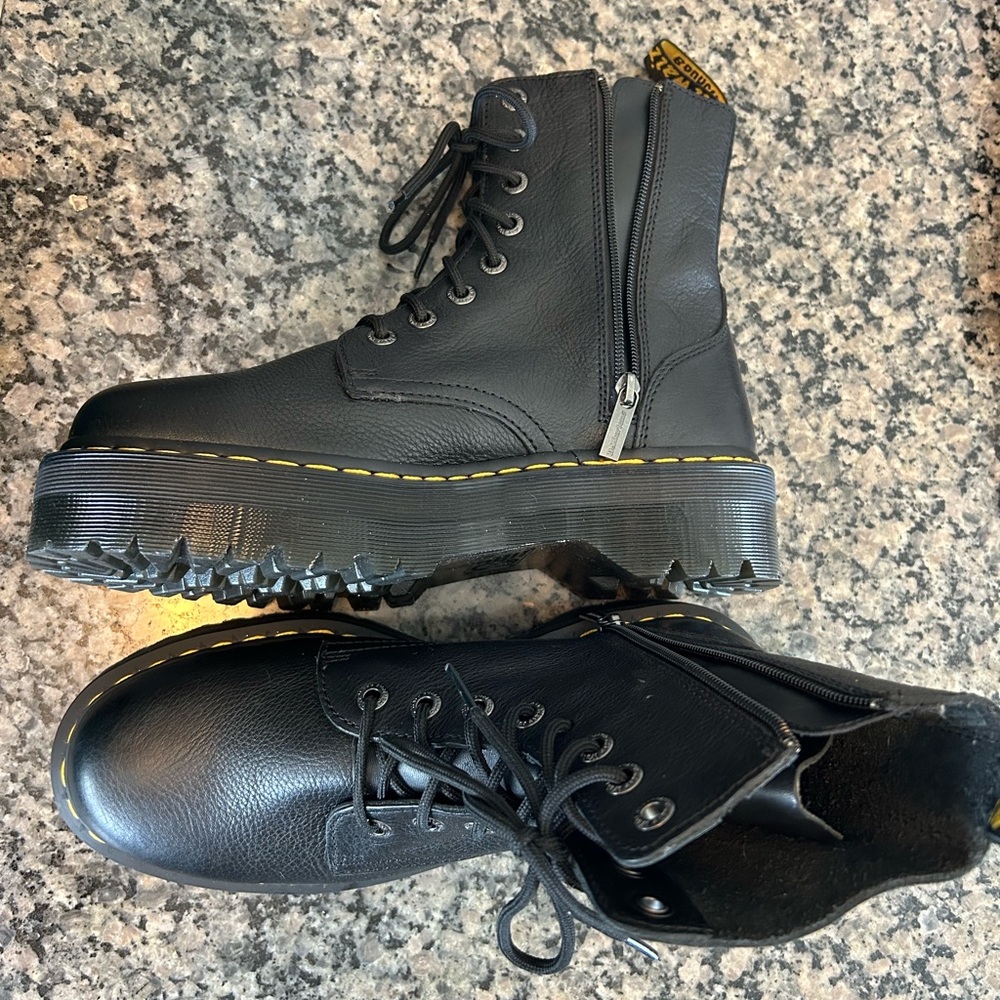 Dr. Martens Jadon III Pisa leather